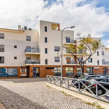 Apartment Corcovada, Sunny And Bright T1 With Large Terrace, Albufeira