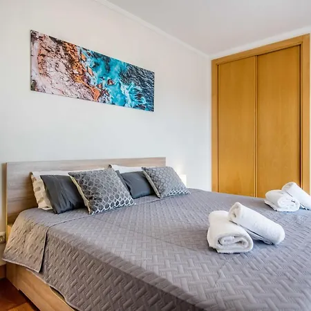 Corcovada, Sunny And Bright T1 With Large Terrace, Apartment